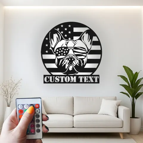 Vista alternativa di Insegna in metallo LED personalizzata con bulldog e bandiera americana - Regalo patriottico per amanti dei cani e decorazione per man cave