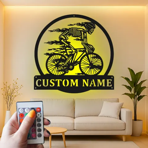 Vista alternativa de Cartel de metal personalizado de ciclista esqueleto | Arte mural LED para refugio | Regalo personalizado para ciclistas | Decoración de ciclismo espeluznante