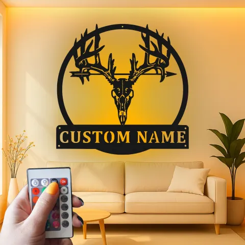 Vista alternativa di Insegna in metallo personalizzata con luce LED a forma di teschio di cervo regalo per cacciatori decorazione rustica per cabine