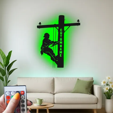 Vista alternativa di Arte Murale LED Lineman Personalizzata | Insegna in Metallo su Misura per Elettricista | Decorazione Silhouette di Lavoratore del Settore Elettrico per Ufficio o Stanza degli Uomini