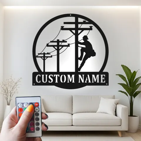 Vista alternativa di Arte da Parete in Metallo LED per Lineman | Insegna Personalizzata con Nome per Elettricista | Decorazione per Tecnico di Linee Elettriche