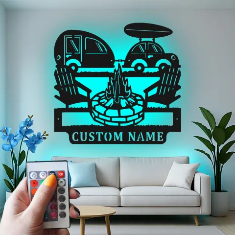 Vista alternativa di Insegna in metallo personalizzata con camper e falò luce LED regalo per campeggiatori appassionati decorazione RV
