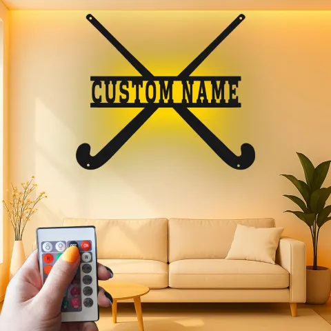 Vista alternativa de Cartel de hockey sobre campo personalizado | Arte mural de metal LED con nombre personalizado | Regalo para atleta y decoración de habitación juvenil