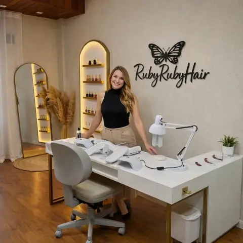 Vista alternativa de Cartel de Logo Personalizado Cortado con Láser | Decoración de Pared de Acrílico y Metal 3D para Negocios | Branding de Oficina Premium