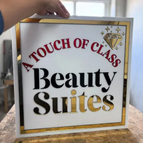 Enseigne carrée personnalisée en acrylique pour salon avec logo d’entreprise | Décoration murale 3D en couches pour studio de beauté, esthéticienne, spa et espace cils