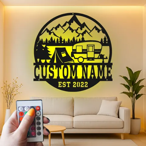 Vue alternative de Décoration murale en métal personnalisée avec camping-car et tente, cadeau d'aventure en plein air pour la décoration de cabane ou de camping-car