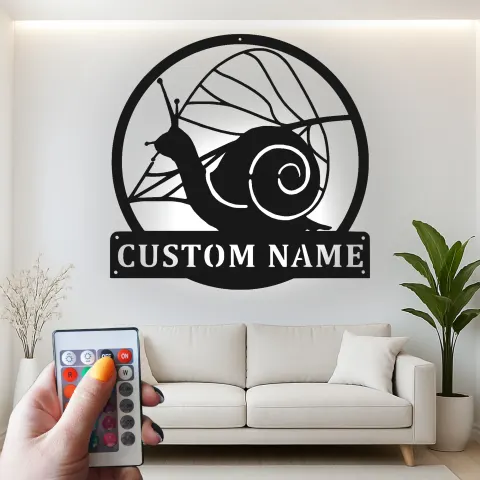Vista alternativa de Letrero personalizado de caracol para jardín | Arte mural LED en metal para patio | Decoración natural con nombre a medida | Regalo exterior para jardineros