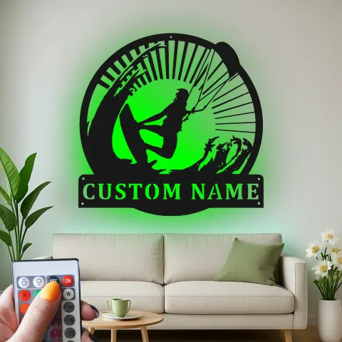 Vista alternativa de Cartel LED personalizado para kitesurf | Arte mural de metal personalizado para kitesurfista | Regalo para aficionados a los deportes acuáticos | Decoración para casa de playa y cueva del hombre