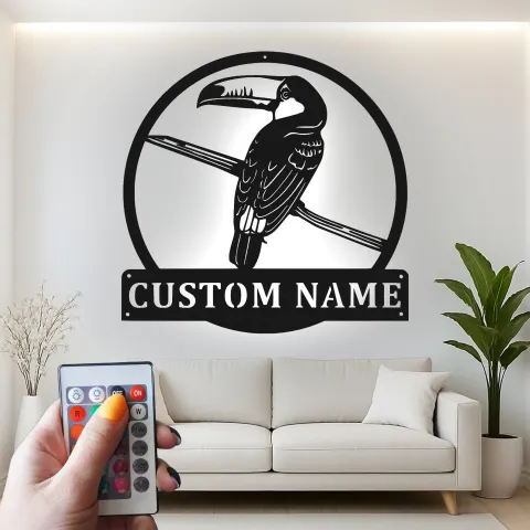 Vista alternativa di Insegna in Metallo Personalizzata con Tucano | Arte Murale LED con Nome | Decorazione Faunistica Esotica per Casa & Azienda | Regalo Personalizzato per Amanti degli Uccelli
