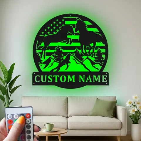 Vue alternative de Panneau personnalisé avec cheval LED | Art en métal personnalisé pour ferme et ranch | Cadeau pour amoureux des chevaux | Décor mural avec drapeau américain
