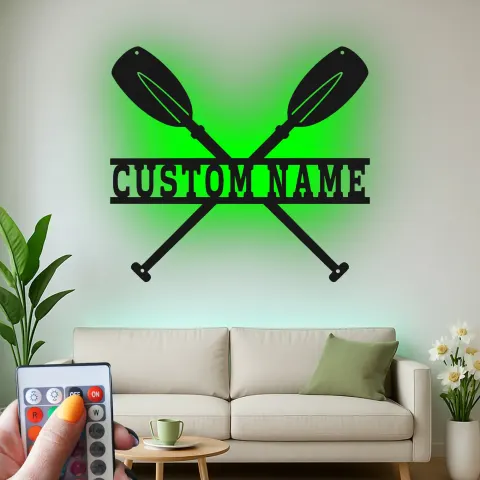 Vue alternative de Panneau LED de pagaies de kayak personnalisées | Décor de maison au bord du lac personnalisé | Art mural de pagaies croisées | Cadeau d'aventure en plein air