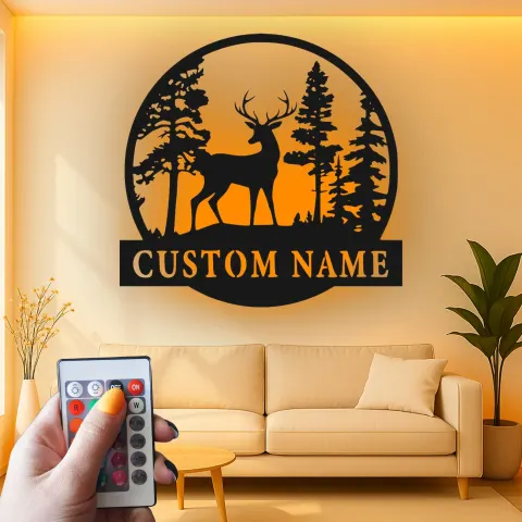 Vista alternativa de Cartel de metal personalizado con luz LED de ciervo en el bosque, regalo personalizado para amantes de la naturaleza, decoración rústica para sala de estar
