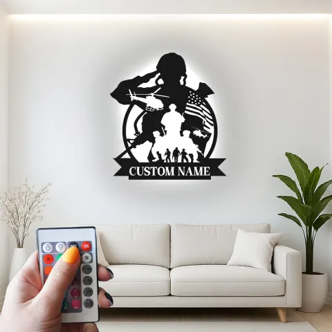 Vista alternativa di Arte murale in metallo militare personalizzata | Insegna LED patriottica con soldato | Regalo personalizzato per veterani per man cave