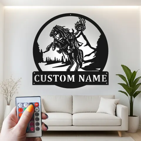 Vue alternative de Décoration murale LED en métal Cavalier sans tête | Enseigne gothique Halloween personnalisée | Décor folklorique spooky pour entrée | Plaque de nom sur mesure
