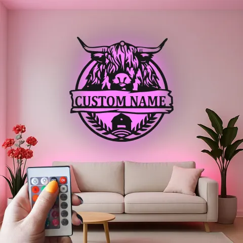 Vista alternativa di Insegna in Metallo Highland Cow con LED | Insegna da Parete Personalizzata per Fattoria | Decorazione Rustica su Misura & Regalo con Nome di Famiglia