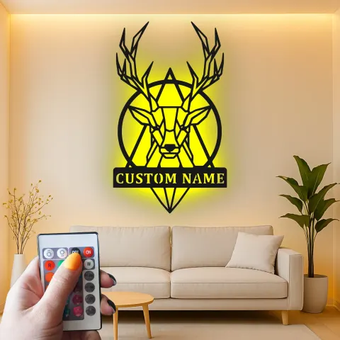Vista alternativa de Cartel de metal LED personalizado de ciervo geométrico, regalo personalizado para amantes de la naturaleza, decoración rústica para salón