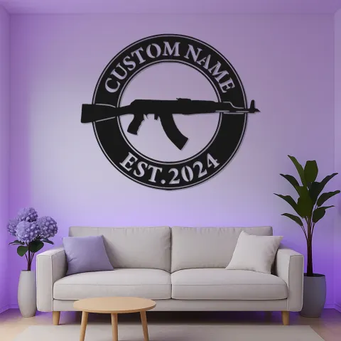 Vue alternative de Enseigne métal personnalisée avec pistolet et LED | Décoration murale d’arme à feu personnalisée | Déco pour stand de tir et cave aménagée | Cadeau pour passionné d’armes