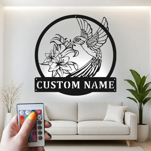 Vista alternativa di Arte Murale in Metallo Colibrì Personalizzata | Insegna con Fiore di Giglio Personalizzato con Luci LED | Regalo per Amanti della Natura per Decorazione Giardino e Patio