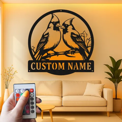 Vista alternativa de Cartel de metal LED de pareja de cardenales personalizado, regalo para amantes de los pájaros, decoración de naturaleza para salón