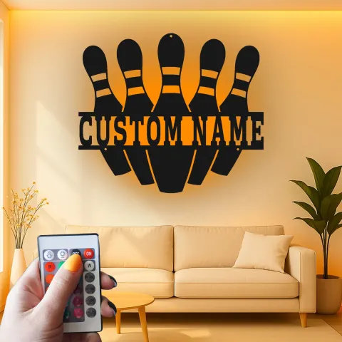 Vue alternative de Décoration murale en métal personnalisée avec des quilles de bowling et rétroéclairage LED - Cadeau personnalisé pour les passionnés de bowling et décoration de salle de jeux