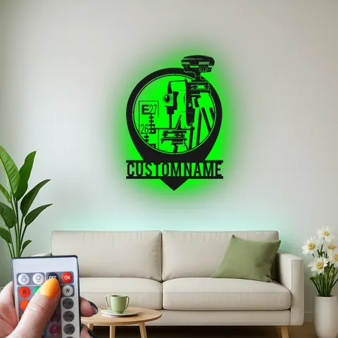 Schild für Landvermesser | Personalisierte LED Metall-Wandkunst | Dekor für das Büro eines Bauingenieurs | Vermessungsgeschenk mit Namen alternative Ansicht