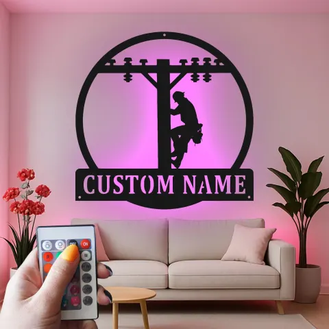 Vue alternative de Enseigne en métal personnalisée pour lineman | Décoration murale LED pour électricien | Déco de poteau électrique pour garage ou bureau