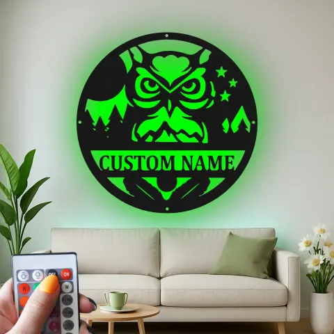 Vista alternativa de Cartel de metal con búho cornudo | Decoración mural LED con nombre personalizado | Decoración rústica a medida para cabaña y refugio para él