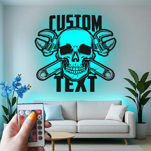 Mechaniker Skull LED Metalltafel | Personalisierte Garage Wandkunst | Individuelles Biker & Männerhöhlen Dekor mit RGB-Lichtern alternative Ansicht