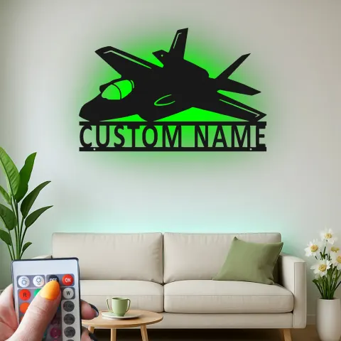 Vista alternativa di Insegna LED a forma di jet da combattimento personalizzata | Arte da parete in metallo per aviazione | Regalo personalizzato per piloti | Decorazione per rifugi maschili di aerei militari