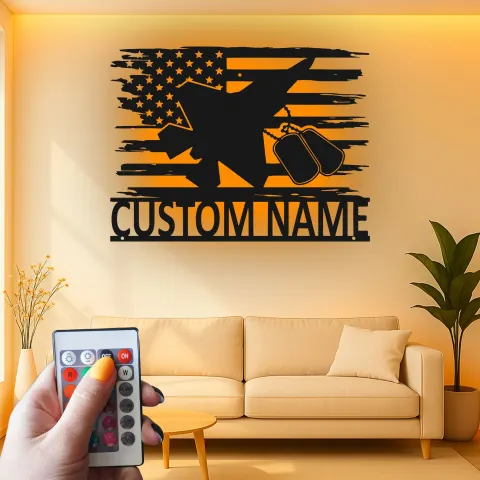Vista alternativa de Cartel metálico personalizado de avión militar | Decoración mural LED personalizada | Regalo patriótico para veteranos y decoración con bandera estadounidense