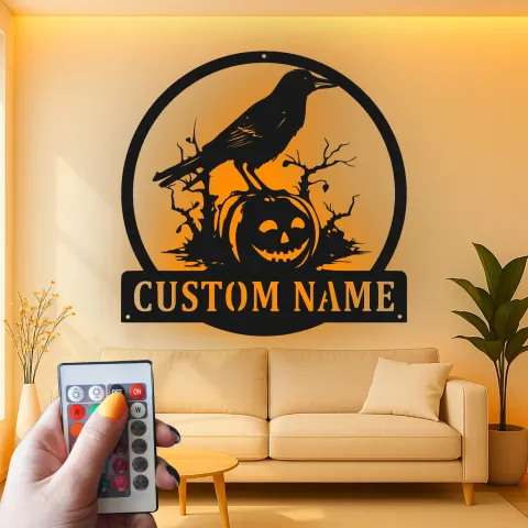 Vista alternativa de Cartel de metal personalizado de cuervo y calabaza | Arte mural de Halloween iluminado por LED | Decoración espeluznante personalizada | Regalo gótico