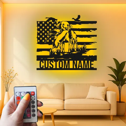 Vista alternativa de Cartel metálico de perro de caza Labrador | Decoración mural LED personalizada | Regalo para cazadores con bandera de Estados Unidos | Decoración patriótica para cabaña y cueva masculina
