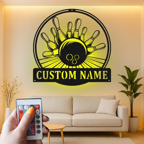 Vue alternative de Décoration murale en métal personnalisée avec des quilles et une boule de bowling et rétroéclairage LED - Cadeau personnalisé pour les passionnés de bowling et décoration de salle de jeux