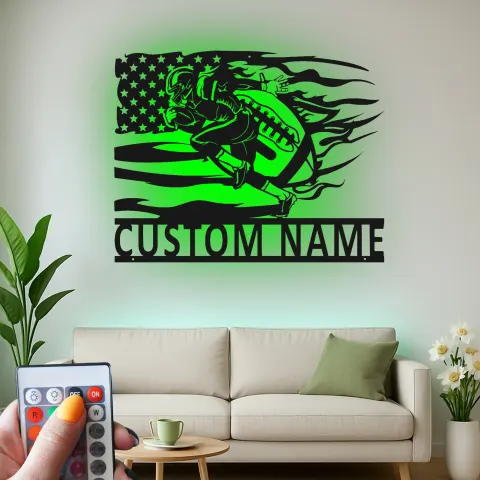 Vista alternativa de Cartel metálico personalizado de jugador de fútbol americano | Decoración mural LED para habitación infantil | Decoración deportiva con nombre a medida | Regalo para deportistas