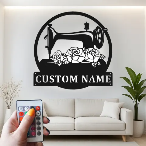 Individuelles Nähmaschinen-Schild | LED Metall-Wandkunst für Bastelzimmer | Personalisierte Geschenk für Schneiderin | Vintage Florale Dekoration alternative Ansicht