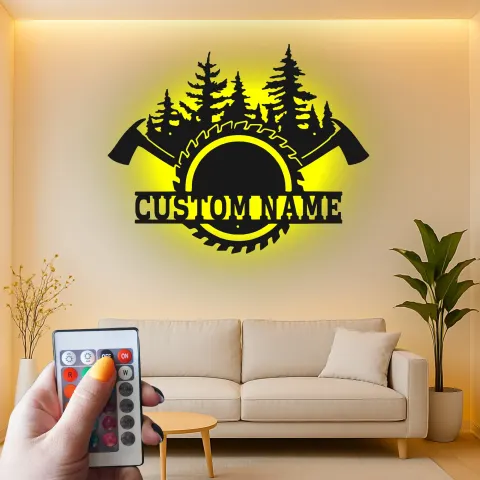 Vista alternativa de Cartel de metal personalizado de leñador en el bosque con luz LED, regalo para amante del aire libre, decoración de cabaña rústica