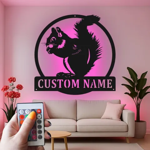 Vista alternativa de Cartel de metal personalizado de ardilla | Arte de vida silvestre iluminado con LED | Decoración de cabaña personalizada para amantes de la naturaleza