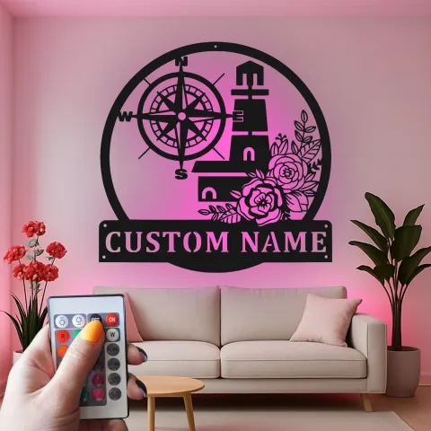 Nautisches Leuchtturm-Kompass-Schild | Personalisiertes Metallschild mit LED | Küstendekor für das Strandhaus alternative Ansicht