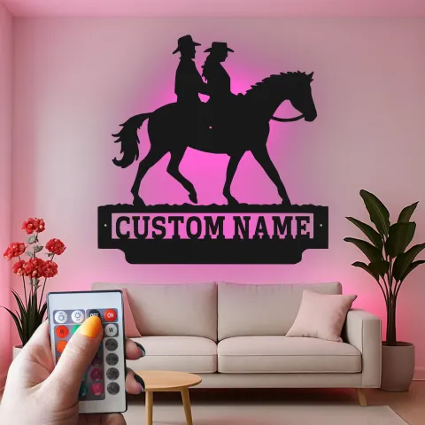 Vista alternativa di Insegna personalizzata per coppia a cavallo | Arte murale in metallo LED per la casa | Regalo di decorazione western personalizzata per amanti dei cavalli