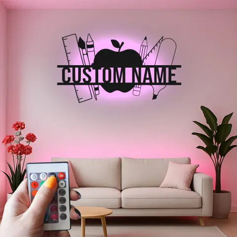 Vista alternativa de Cartel de nombre de profesor personalizado | Arte mural de metal LED en forma de manzana | Decoración de aula personalizada | Regalo de agradecimiento para profesores