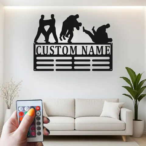 Vista alternativa di Arte murale in metallo BJJ Personalizzata | Supporto per medaglie di arti marziali LED | Decorazione per palestra Jiu Jitsu personalizzata | Regalo per grappling