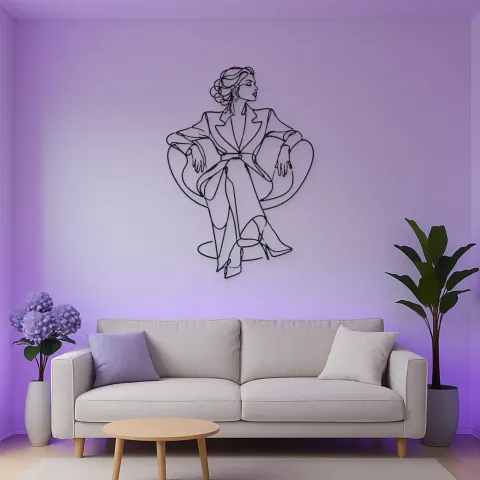 Metallschild "Sitzende Couture Pose" | Wanddekoration mit Modefigur alternative Ansicht