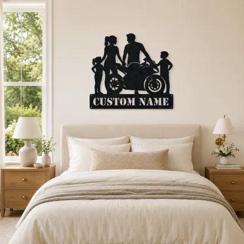 Vue alternative de Décoration murale en métal personnalisée pour famille de quatre avec moto sportive