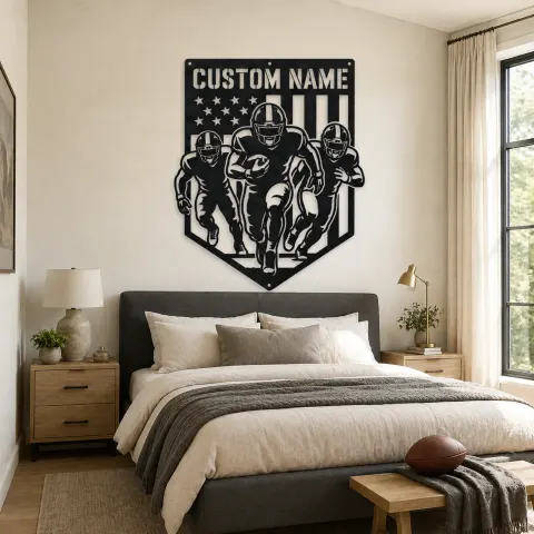 Vue alternative de Décoration murale en métal personnalisée avec trois joueurs de football et le drapeau américain