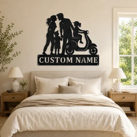 Vue alternative de Décoration murale en métal personnalisée pour famille de quatre avec scooter