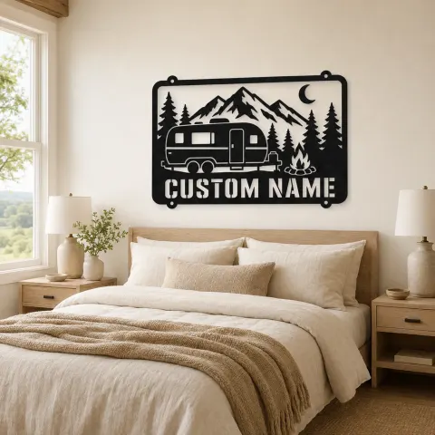 Vue alternative de Décoration murale en métal personnalisée remorque de camping avec camp de montagne