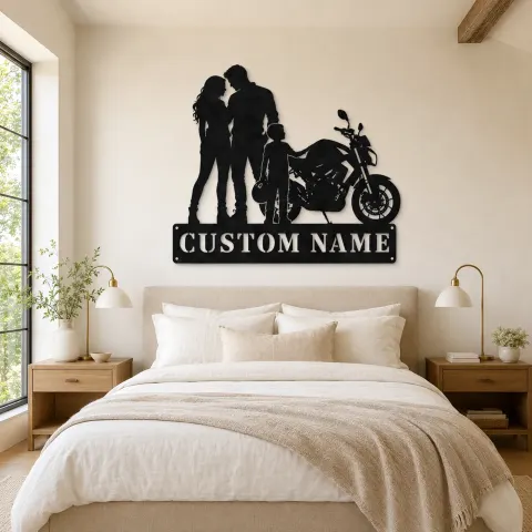 Vue alternative de Décoration murale en métal personnalisée pour famille avec enfant portant un casque