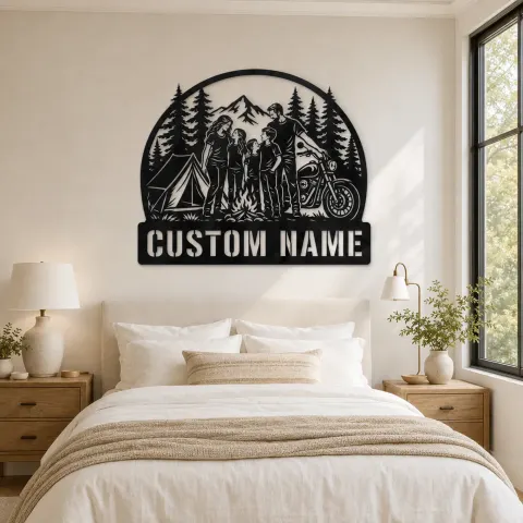 Vue alternative de Décoration murale en métal personnalisée pour une famille de cinq en camping avec moto