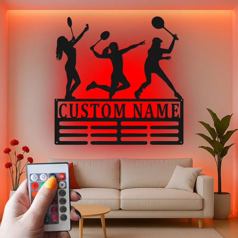 Porte-médailles personnalisé tennis | Décoration murale LED pour joueuse | Déco métal sport pour coach ou chambre d’équipe