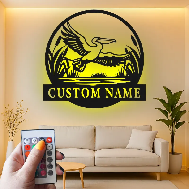 Panneau LED de pélican personnalisé | Art mural en métal pour maison de plage et décoration côtière | Plaque nominative personnalisée